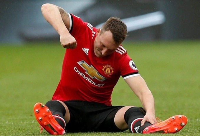 Phil Jones bi MU gach ten o danh sach du Champions League hinh anh