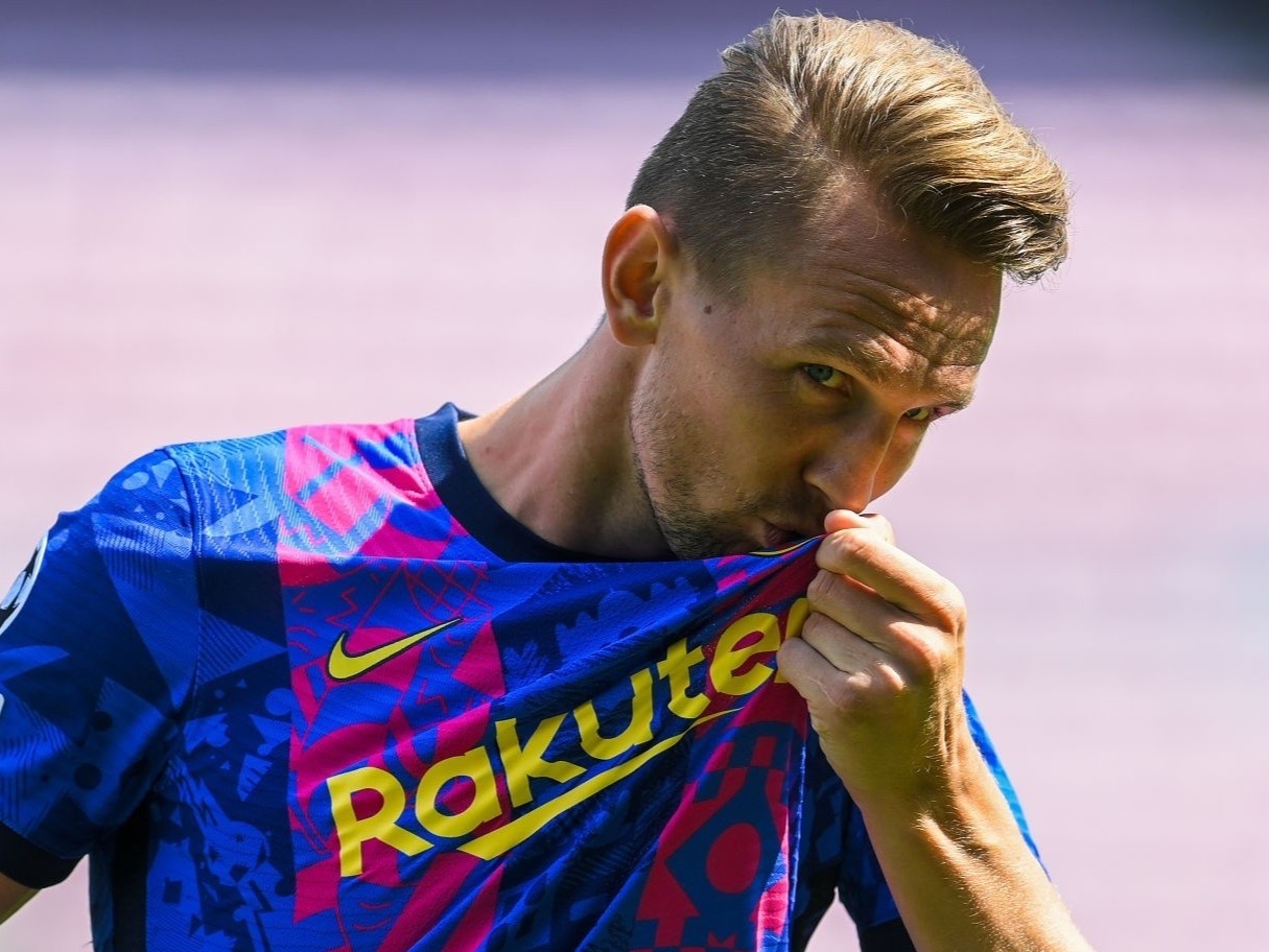 Barca cong bo tan binh cuoi cung he nay hinh anh