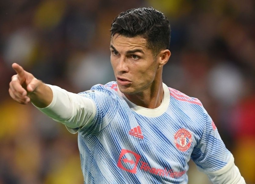 Ronaldo cau gat khi khong duoc thoi phat den hinh anh