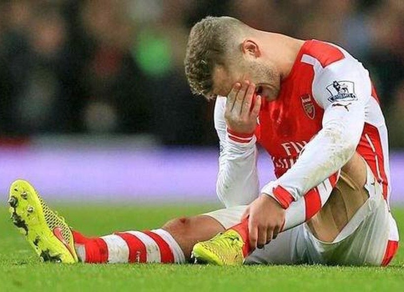 Arsenal muon cuu mang Wilshere hinh anh