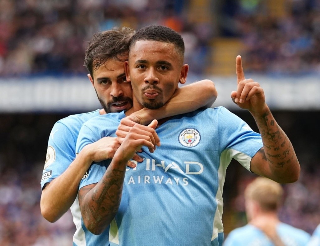 Man City len nhi bang sau tran thang Chelsea hinh anh