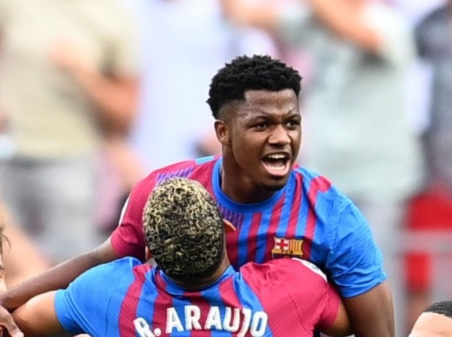 Ansu Fati toa sang giup Barca thang 3-0 hinh anh