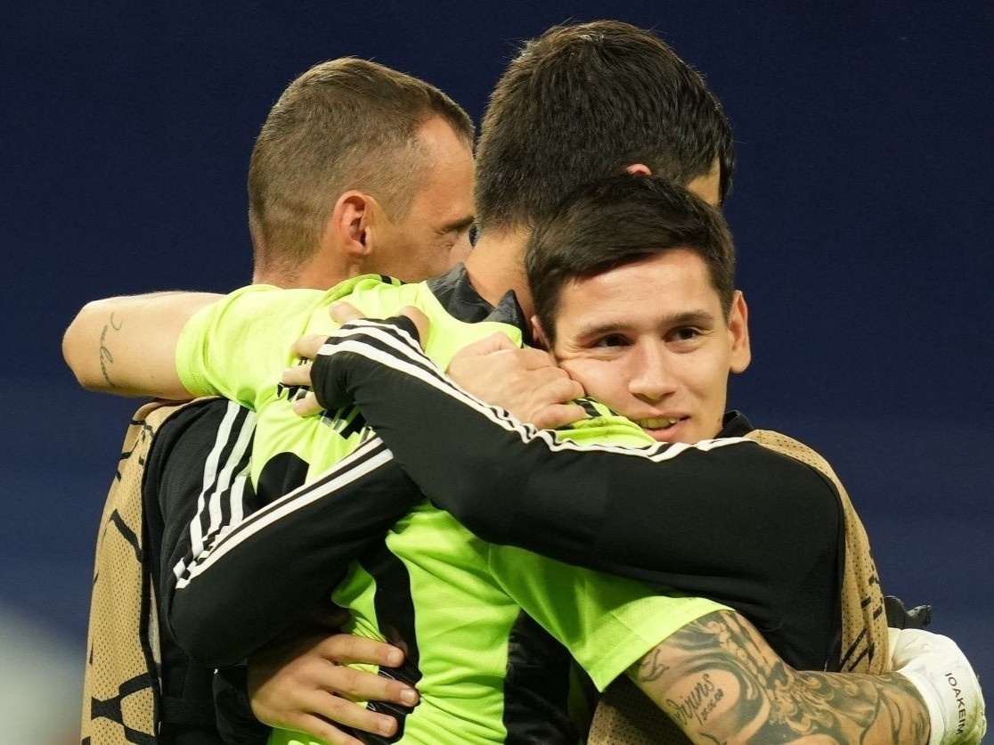 Doi hinh tri gia hon 12 trieu euro tao ky tich truoc Real hinh anh