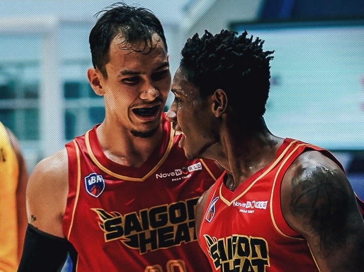 Ngoai binh My lap ky luc ghi diem ngay tran ra mat VBA hinh anh