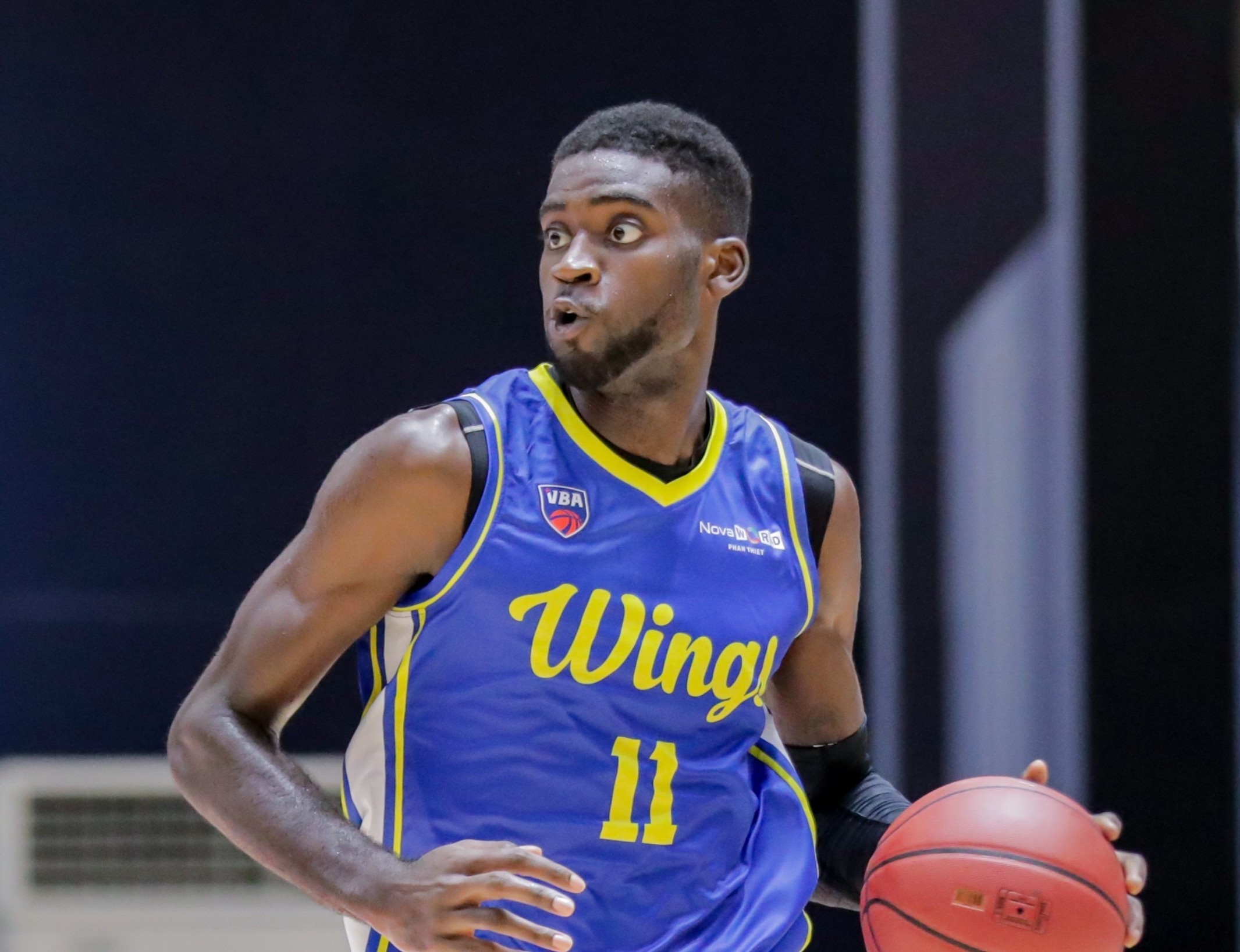 Cap ngoai binh My giup Hochiminh City Wings thang dam hinh anh