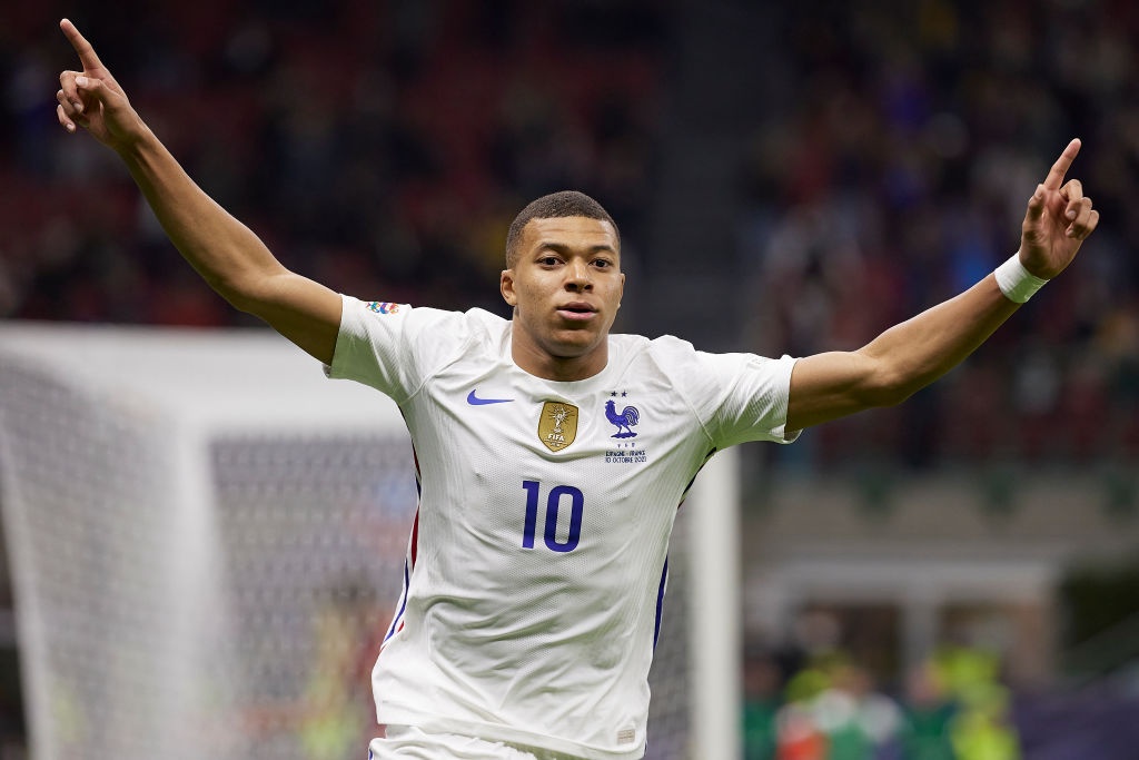 Ban thang gay tranh cai cua Mbappe truoc Tay Ban Nha hinh anh