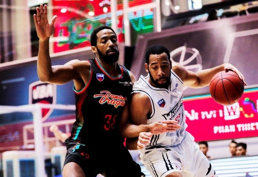 Ngoai binh cao 2 m dinh doat chien thang cho Thang Long Warriors hinh anh