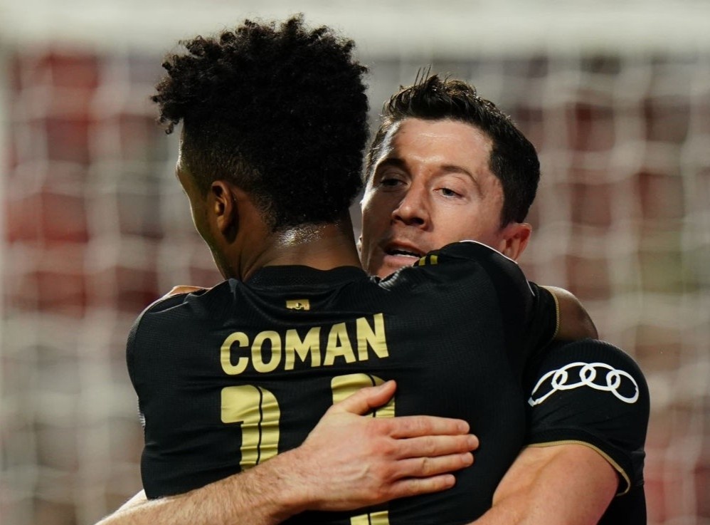 Bayern ghi 4 ban trong 15 phut o Champions League hinh anh