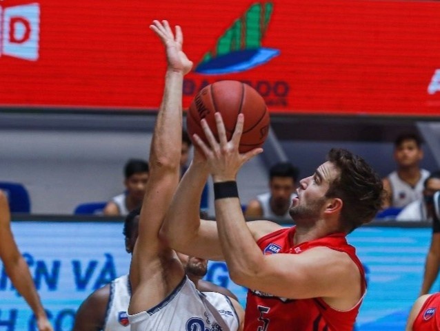 Thang Long Warriors thi dau thang hoa o VBA hinh anh