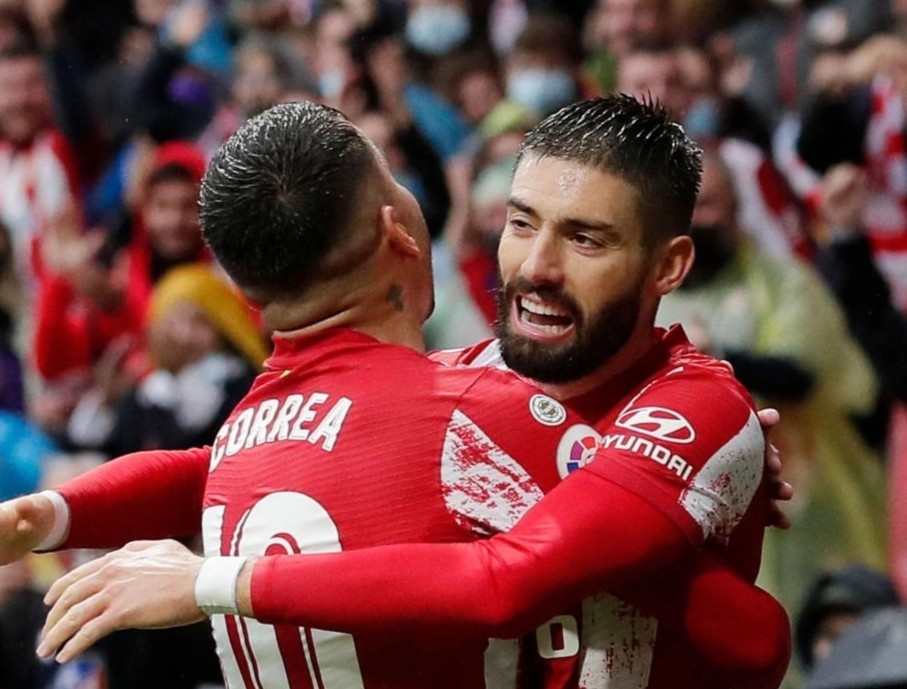 Atletico Madrid pha hoi nong len nhom dau La Liga hinh anh