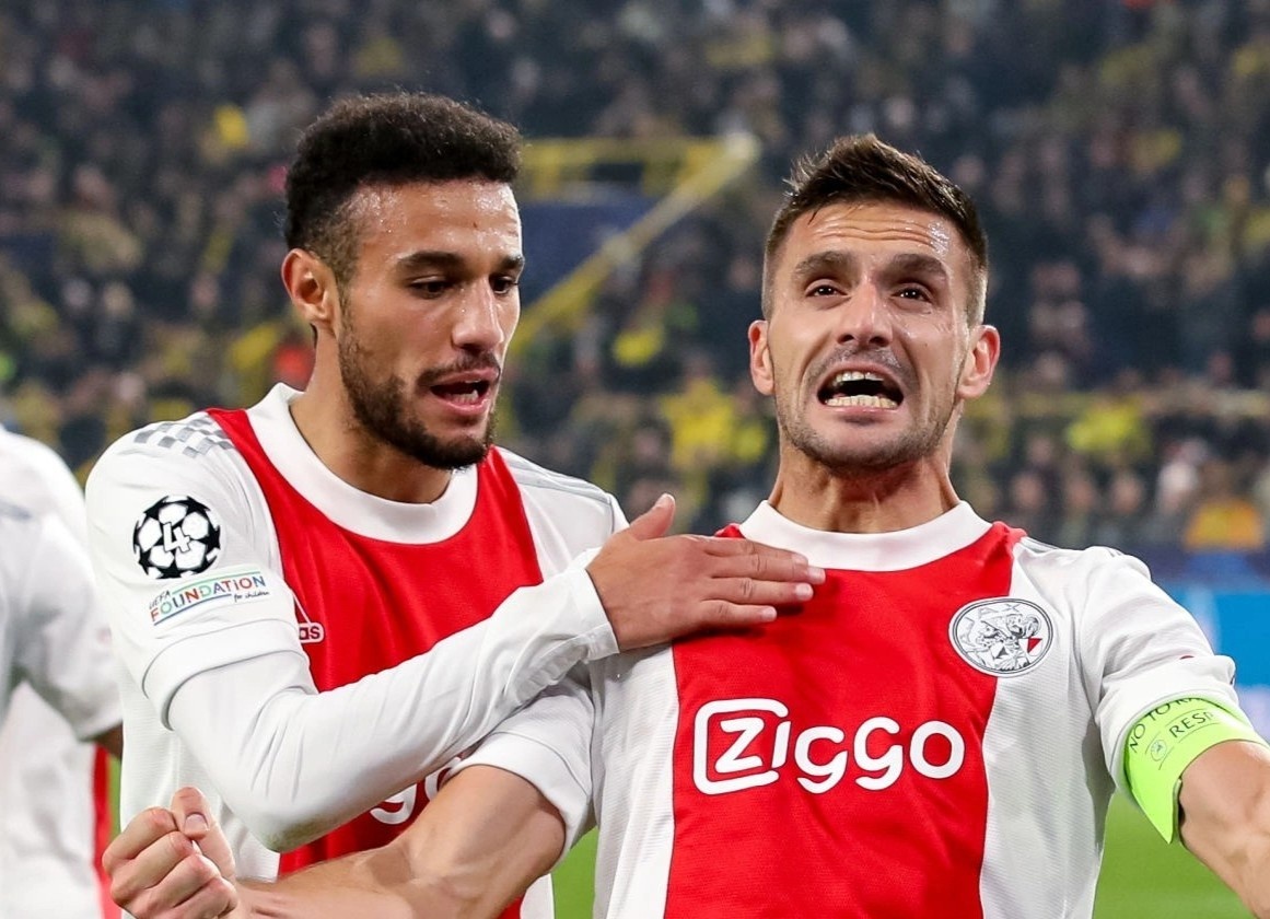 Ajax gieo ac mong cho Dortmund o Champions League hinh anh