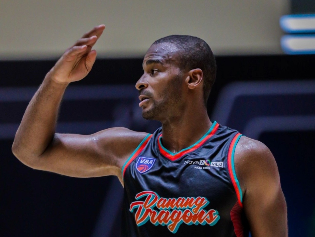 Ngoai binh 38 tuoi nang tam Danang Dragons hinh anh