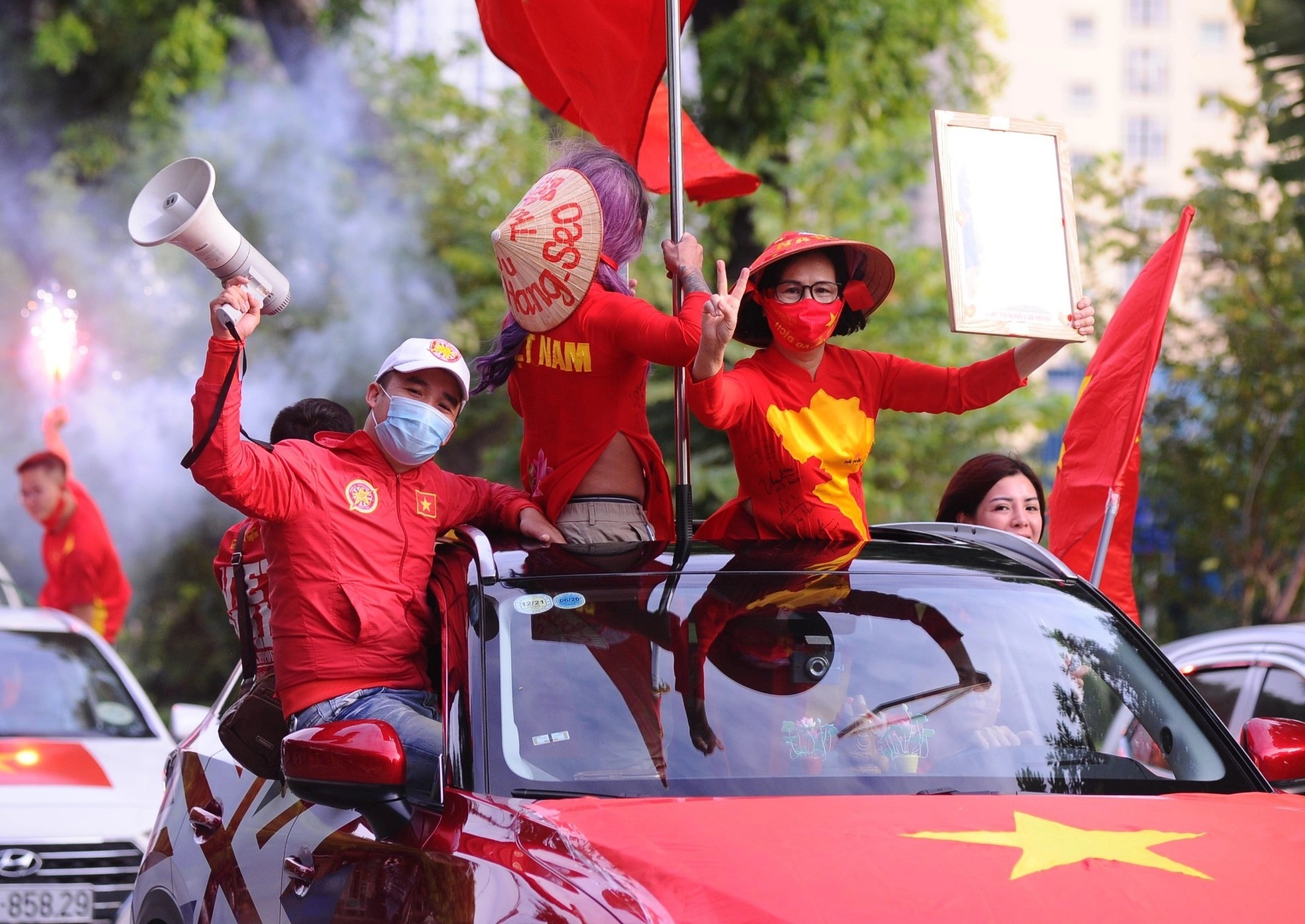 CDV ham nong bau khong khi tran tuyen Viet Nam - Nhat Ban hinh anh