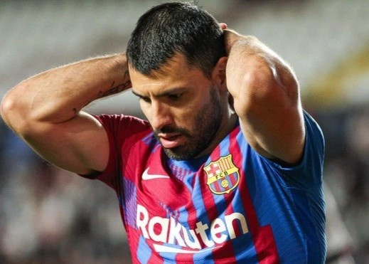 Aguero va bi kich o tuoi 33 hinh anh