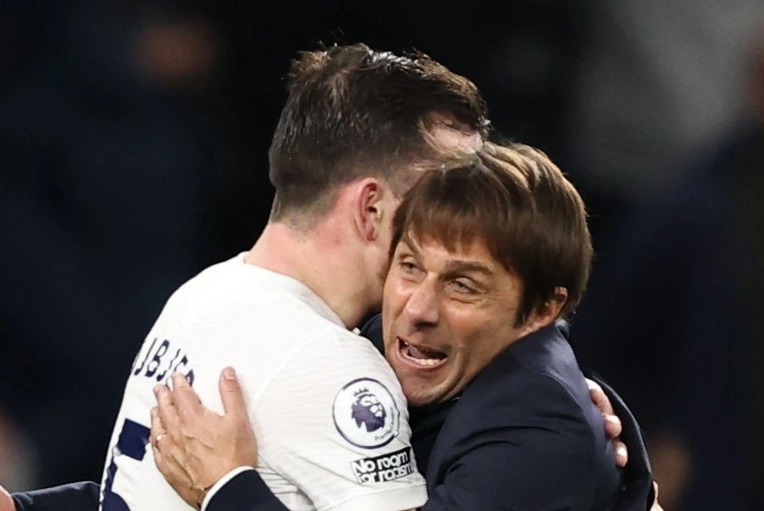 Tottenham day MU xuong vi tri thu 8 hinh anh