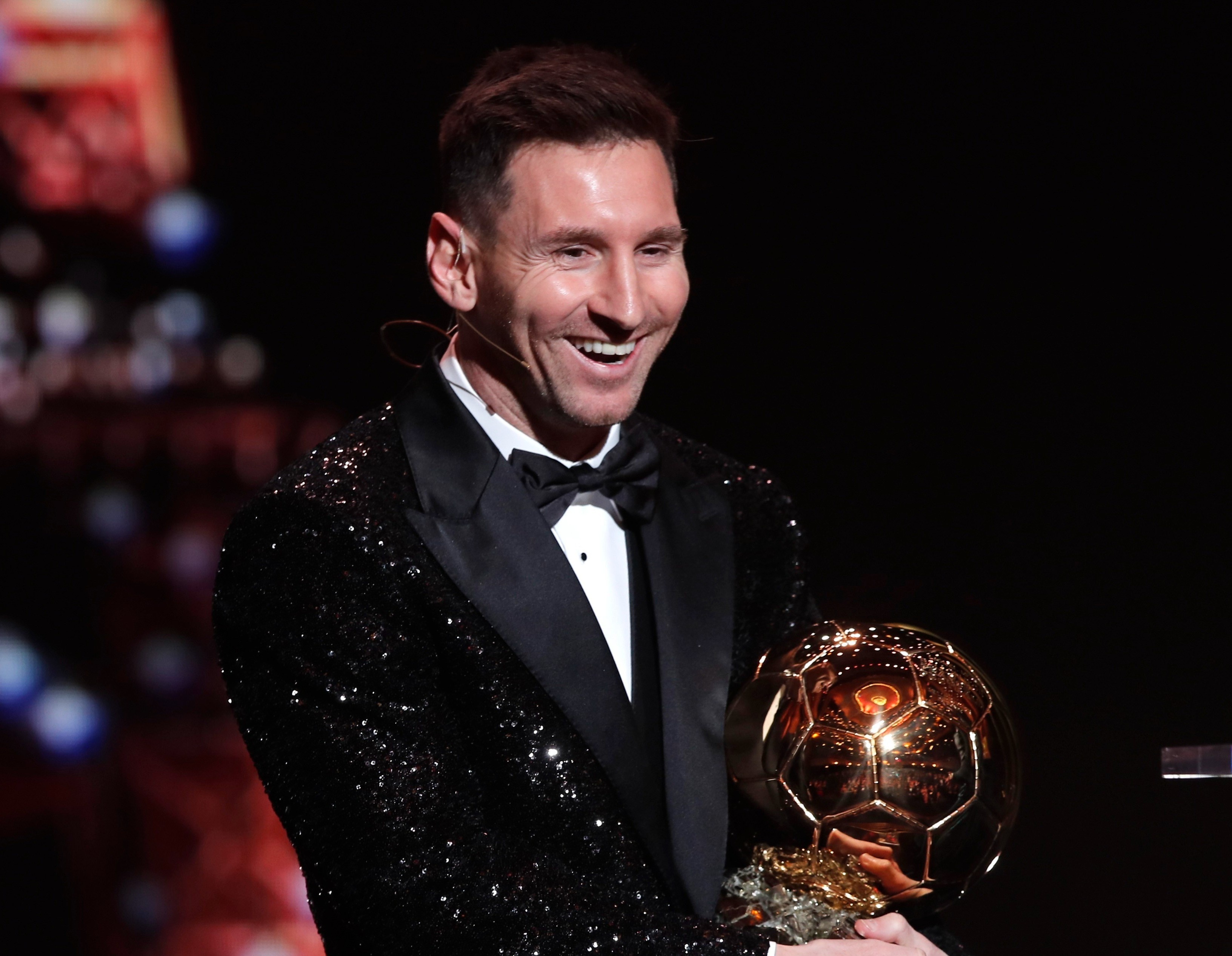 BLV Quang Huy: 'Messi xung dang gianh Qua bong vang' hinh anh