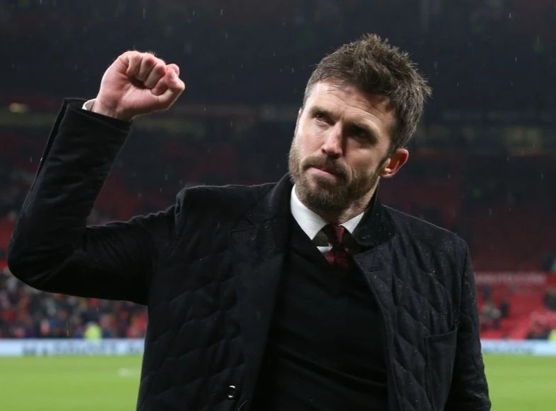 HLV Carrick chia tay MU ngay sau tran thang Arsenal hinh anh