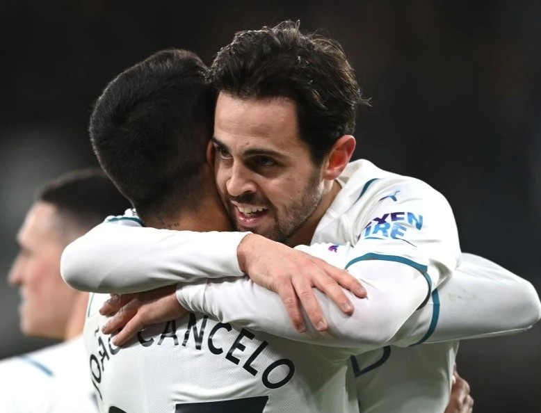 Man City chiem ngoi dau Premier League hinh anh