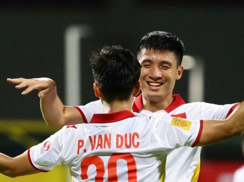 BLV Quang Huy: 'Huan luyen vien Park giau bai' hinh anh