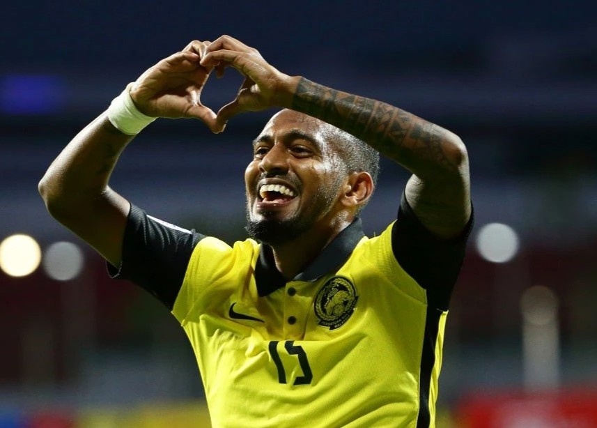 Tuyen Malaysia danh bai Lao 4-0 hinh anh