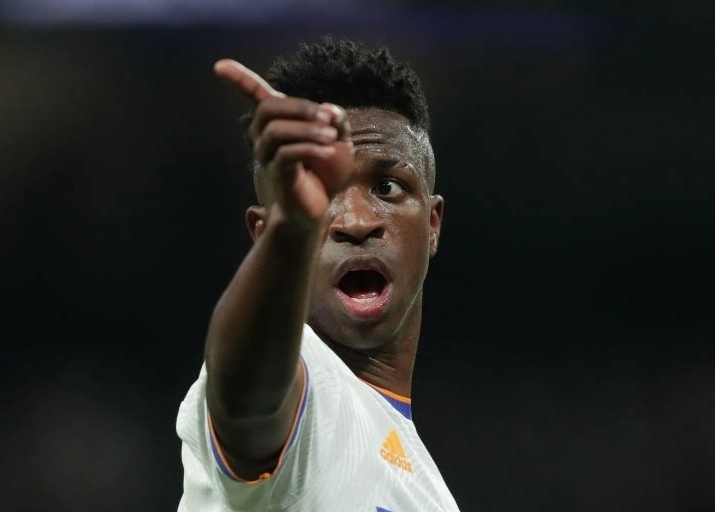 Real Madrid bat luc truoc doi dung thu 19 hinh anh