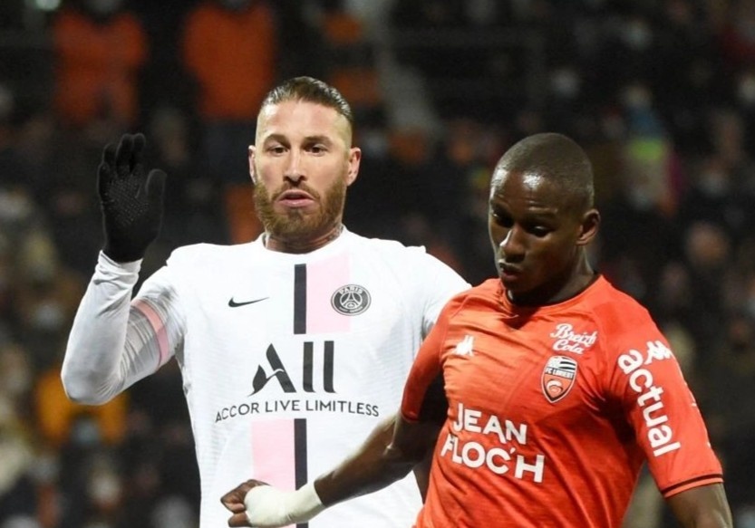 PSG bi cam hoa trong ngay Ramos nhan the do hinh anh