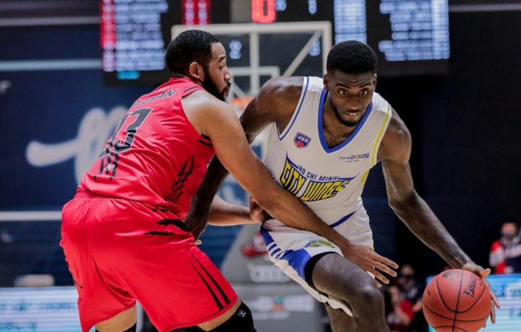 Phong do cua dan VDV cao hon 2 m o VBA Premier Bubble Games hinh anh