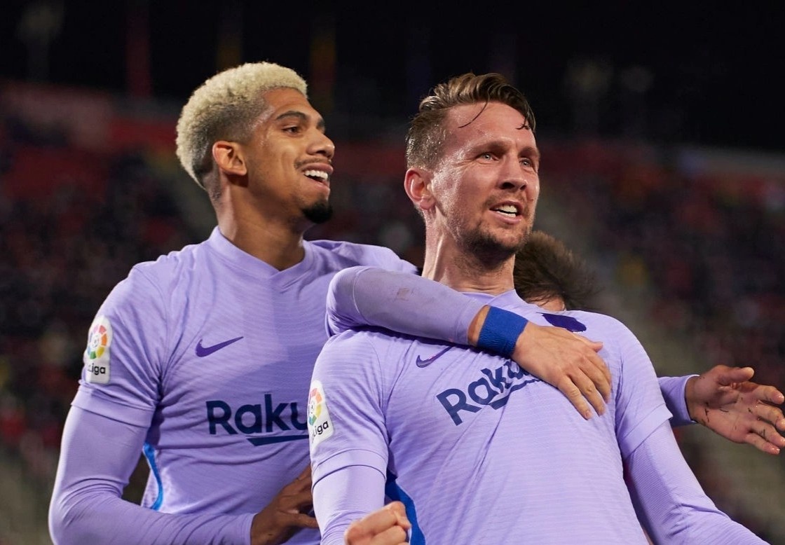 Barca pha hoi nong vao vi tri thu tu cua Atletico Madrid hinh anh