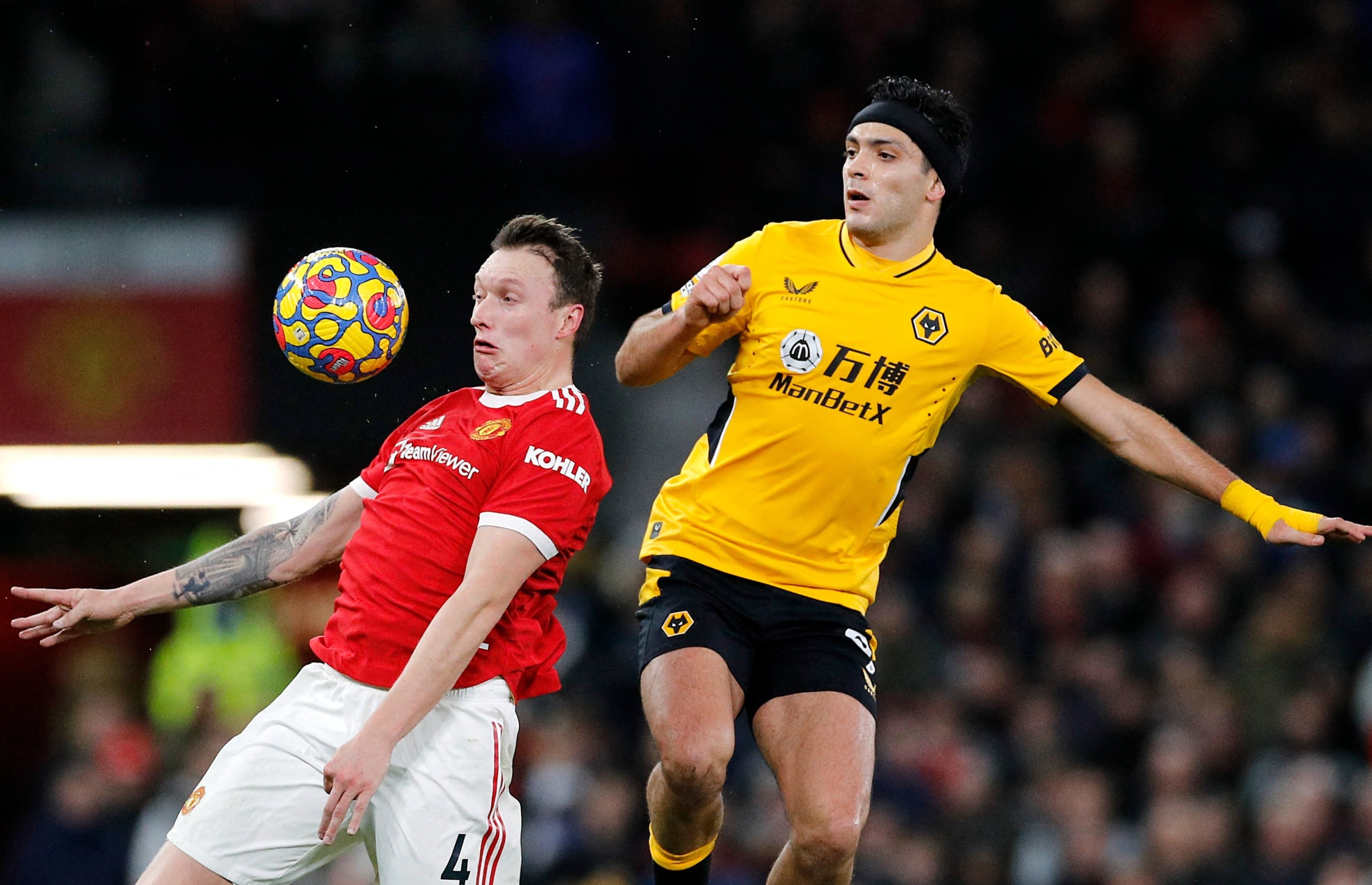 Phil Jones tro lai doi hinh MU sau hon 700 ngay hinh anh