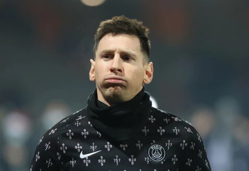 Messi chua the tro lai san co hinh anh