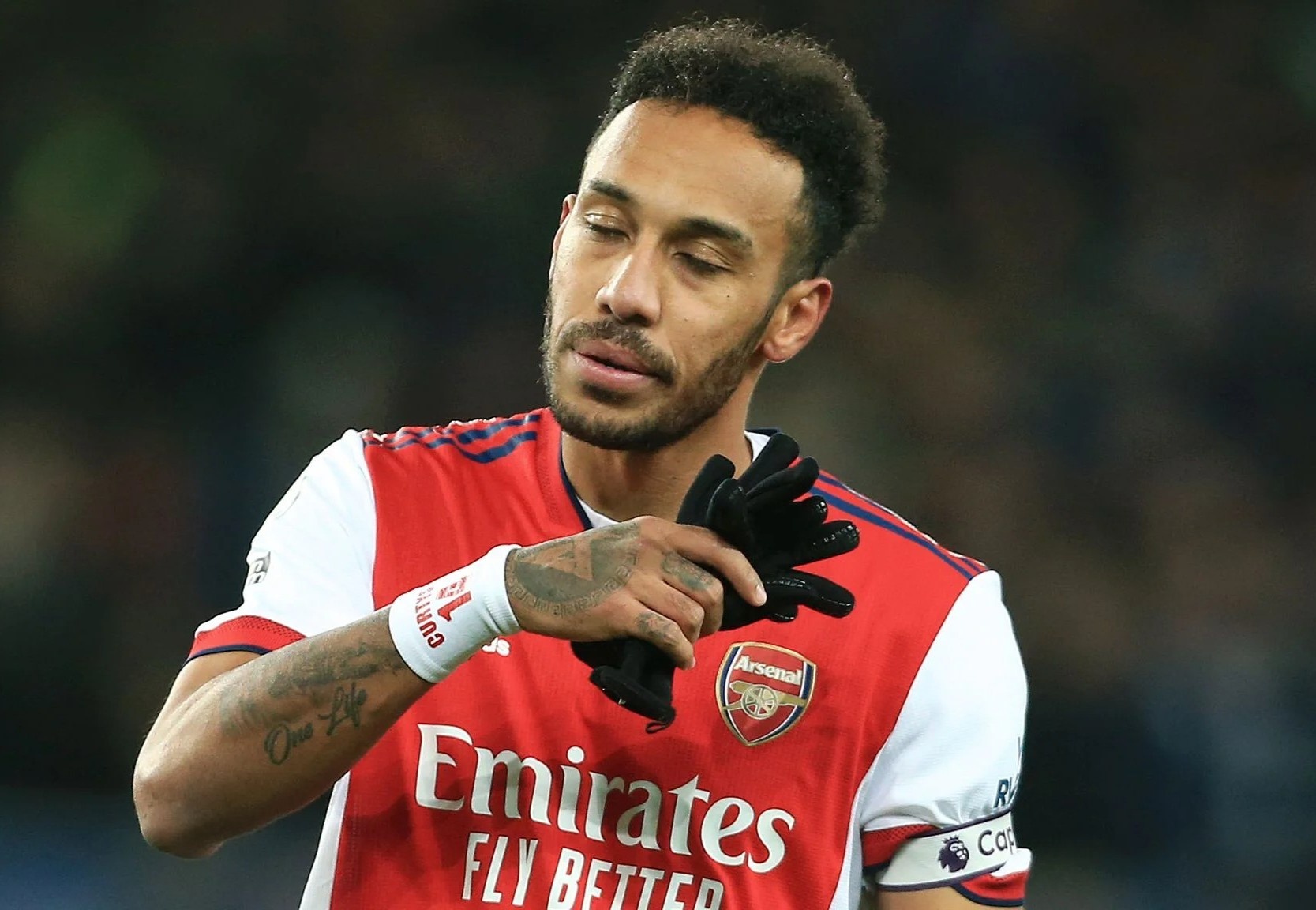 Aubameyang bi tim anh 1