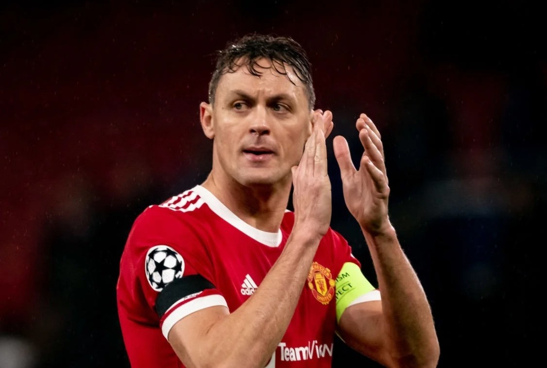 Man Utd truot doc theo phong do cua Matic hinh anh