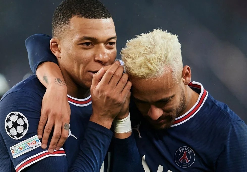 L'Equipe: Mbappe co the doi y de o lai PSG hinh anh