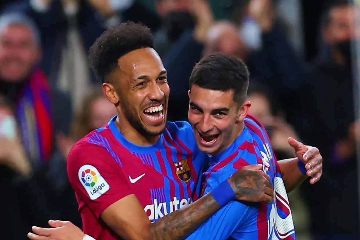 Barca bat bai tran thu 11 lien tiep o La Liga hinh anh