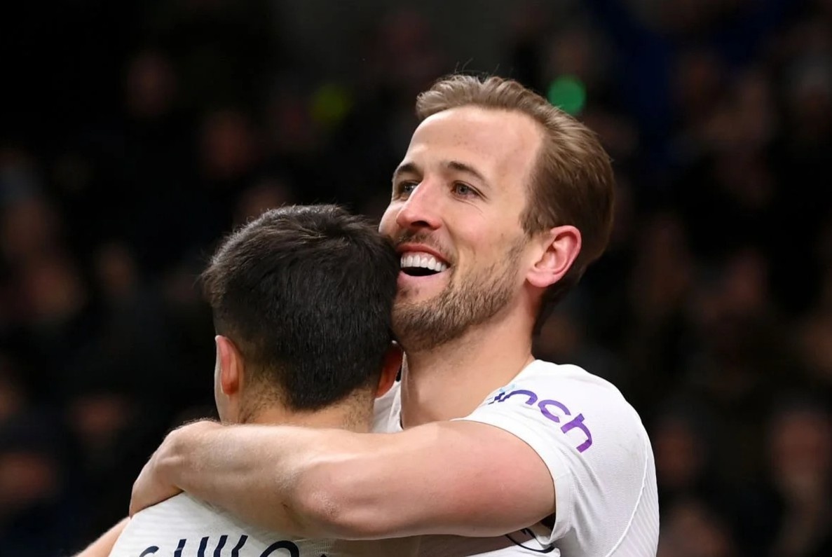 Harry Kane thach thuc cac chan sut vi dai o Premier League hinh anh