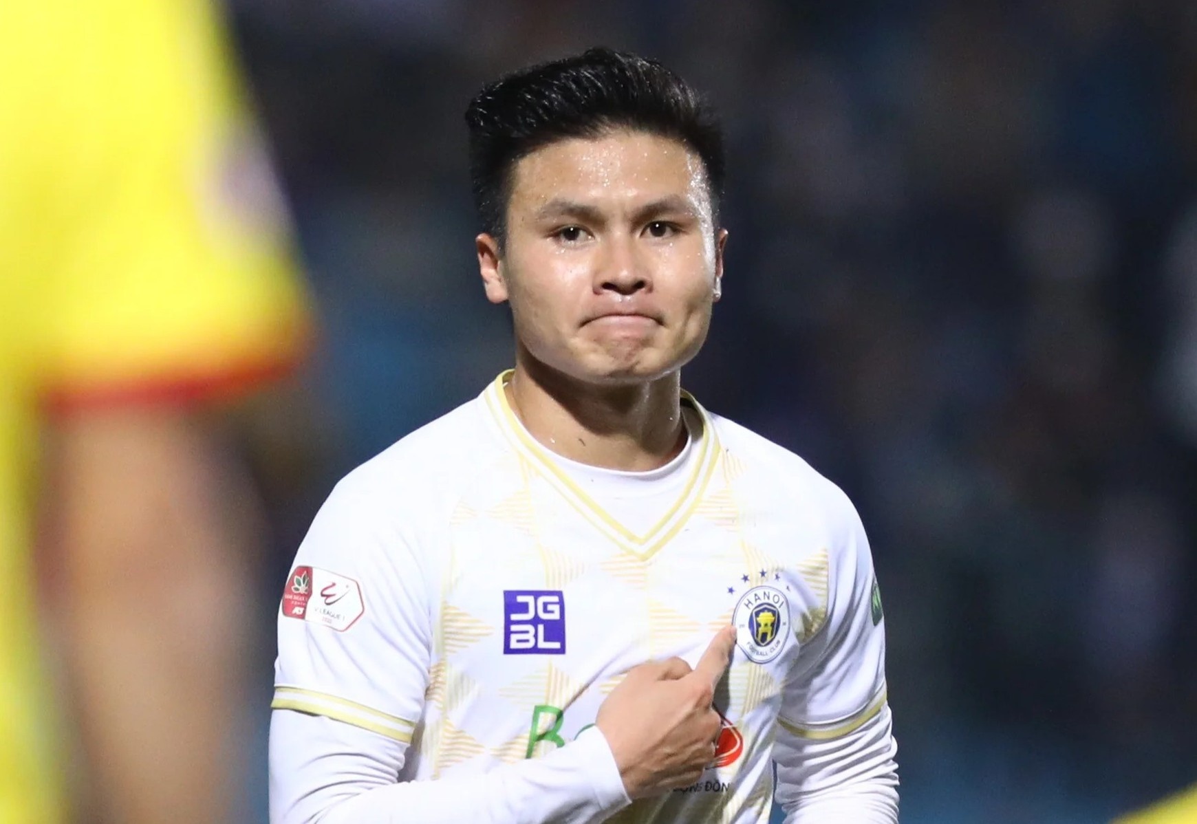 Quang Hai toa sang giup CLB Ha Noi ha Thanh Hoa hinh anh