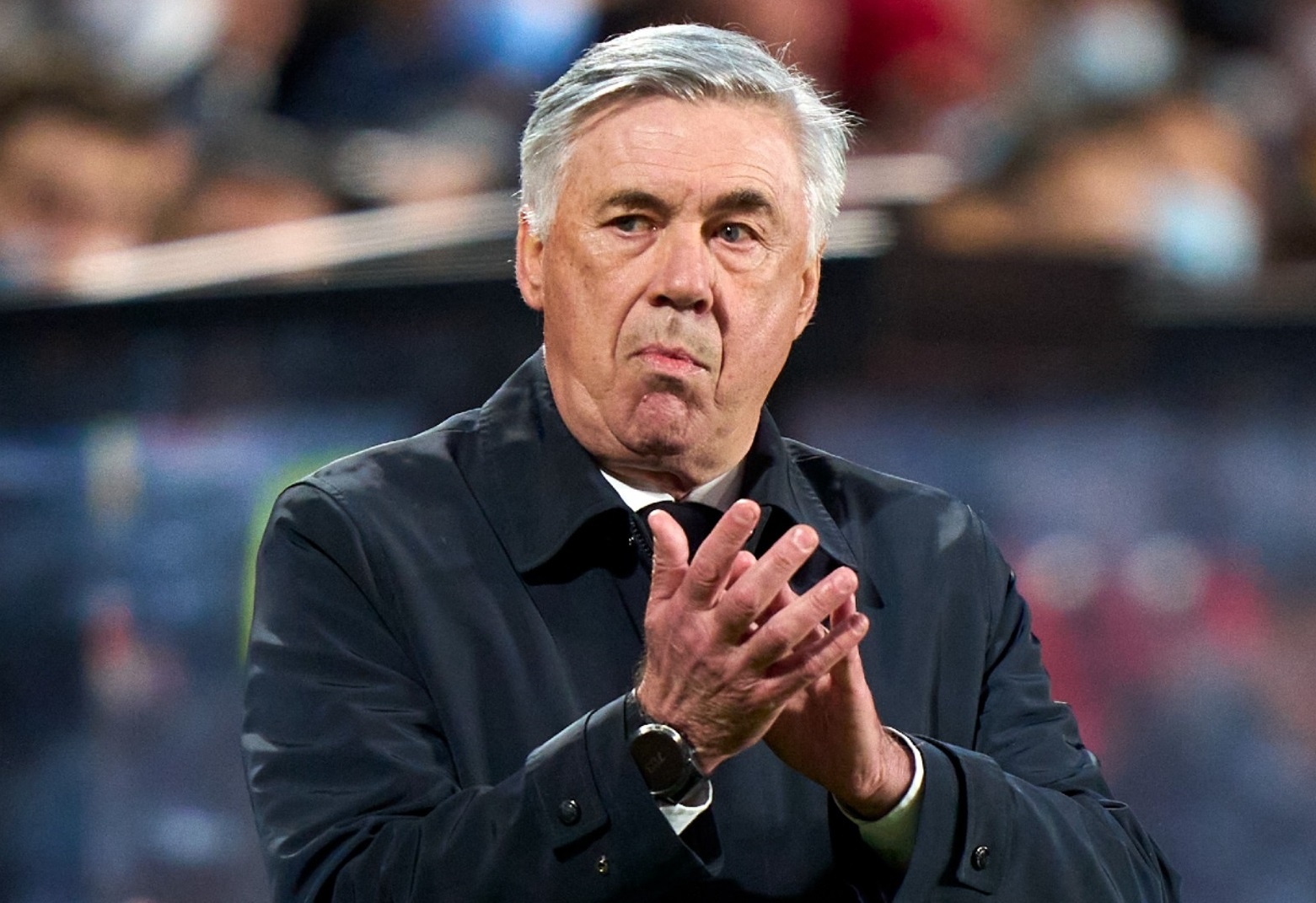 HLV Ancelotti: 'Khong the mao hiem voi Benzema' hinh anh