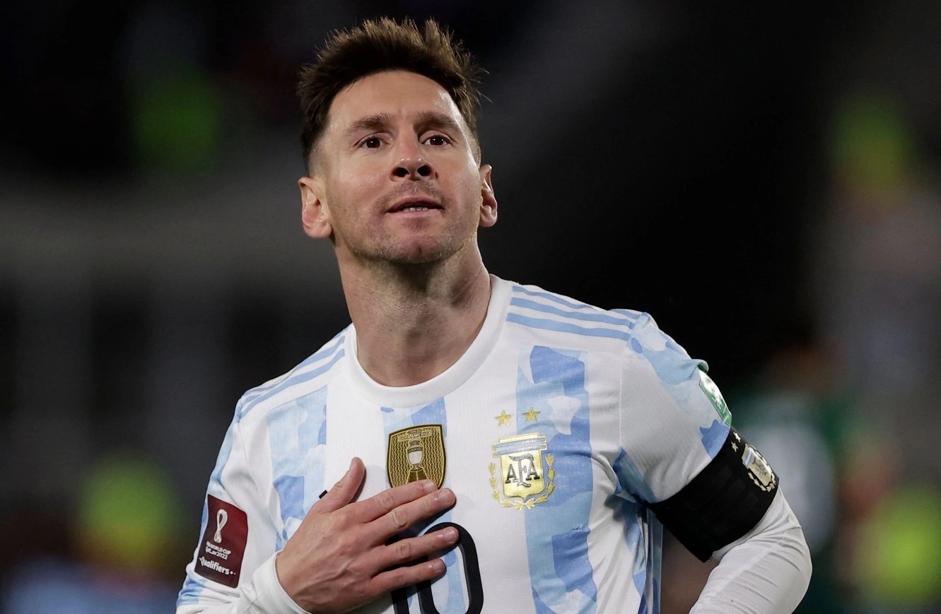 HLV tuyen Argentina: 'Hay tan huong Messi khi con co the' hinh anh
