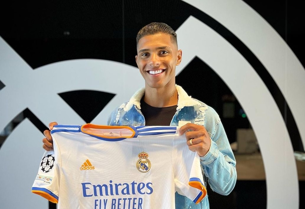 Real Madrid chieu mo hau ve Brazil hinh anh