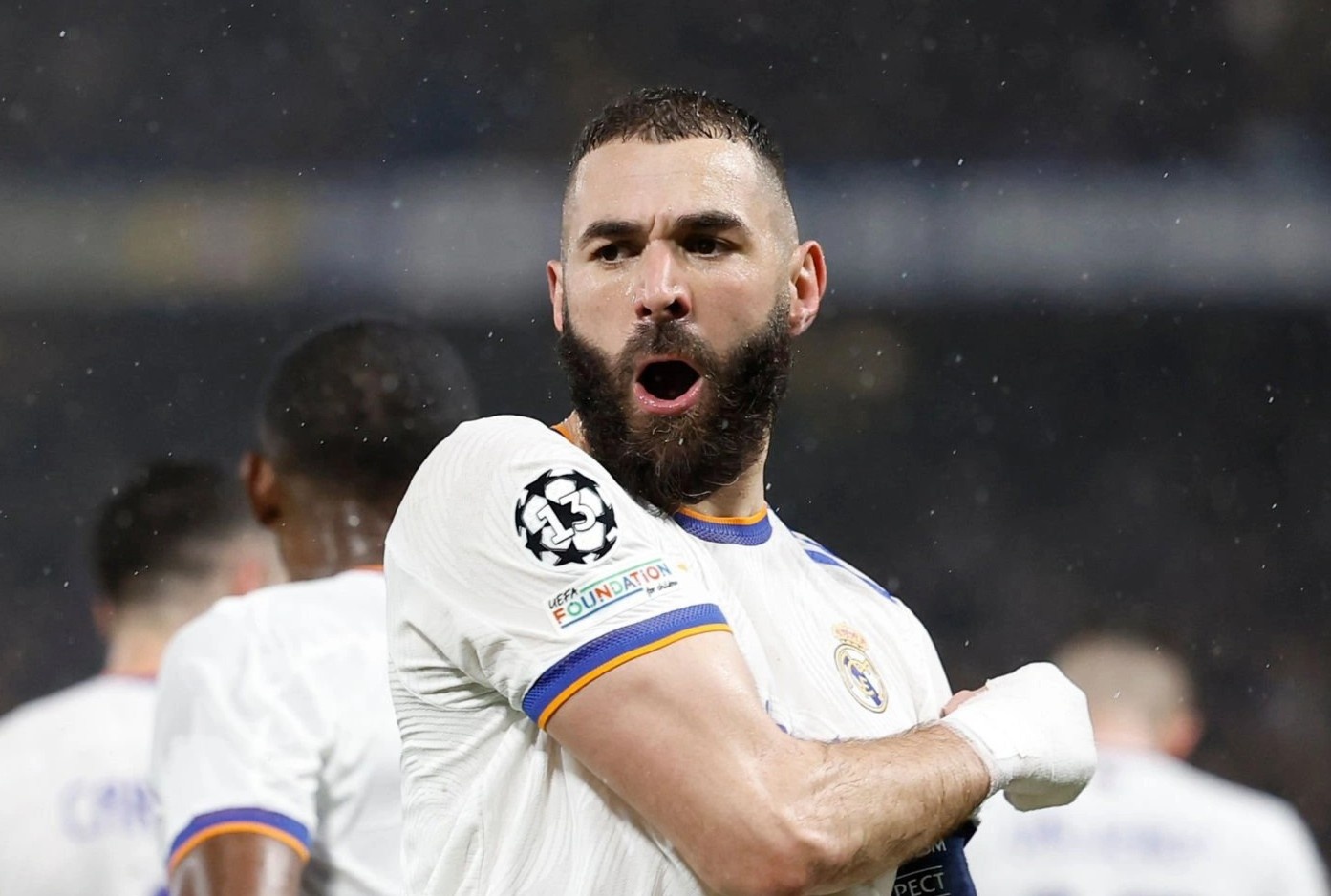 Rio Ferdinand: 'Benzema la so 9 hay nhat hanh tinh' hinh anh