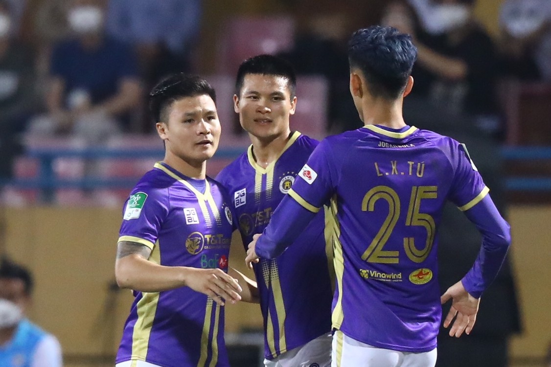 Quang Hai ghi dau giay trong ngay chia tay san Hang Day hinh anh