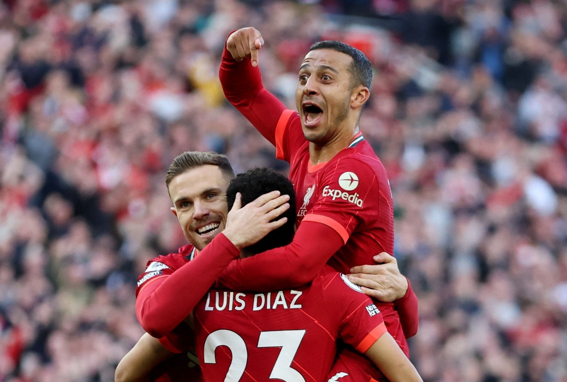 Liverpool bam duoi quyet liet Man City trong cuoc dua vo dich hinh anh