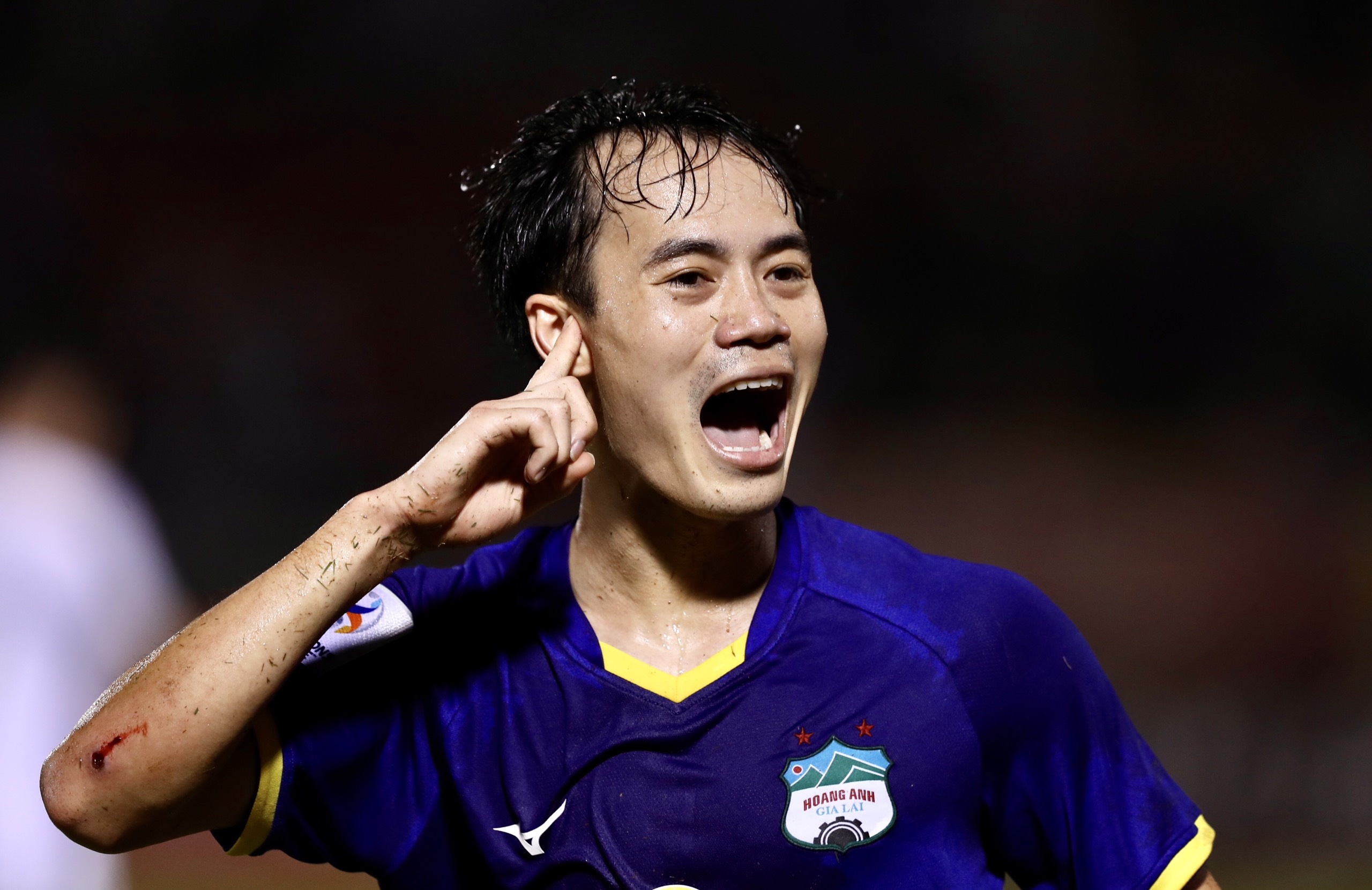 HAGL cam hoa nha vo dich Han Quoc hinh anh