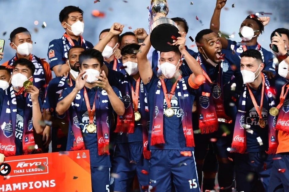 Doi bong cu cua Xuan Truong vo dich Thai Lan hinh anh