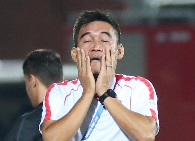 HLV U23 Singapore xin loi co dong vien sau tran thua 0-5 hinh anh