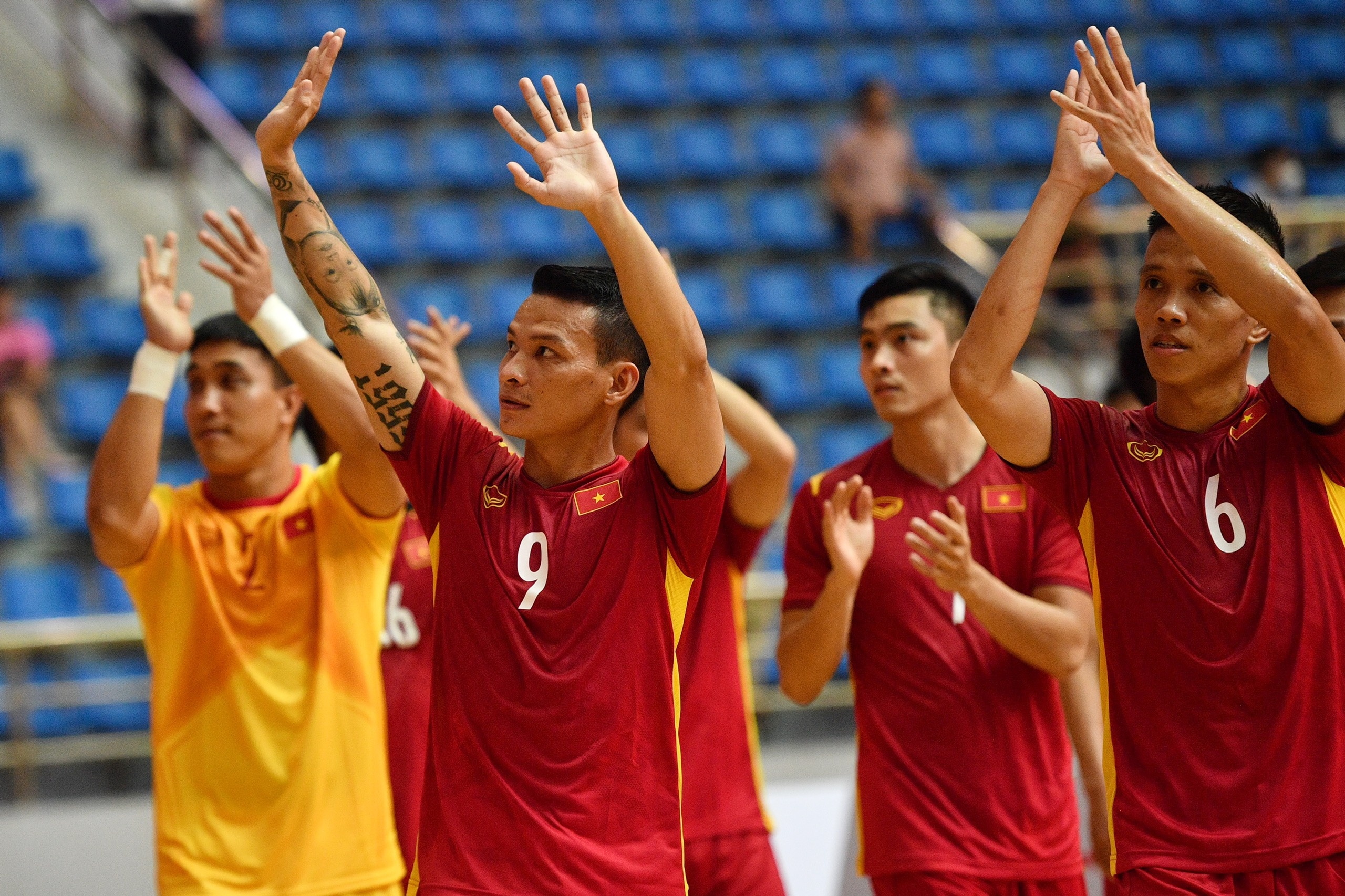 Futsal Viet Nam roi chien thang trong tran ra quan SEA Games 31 hinh anh