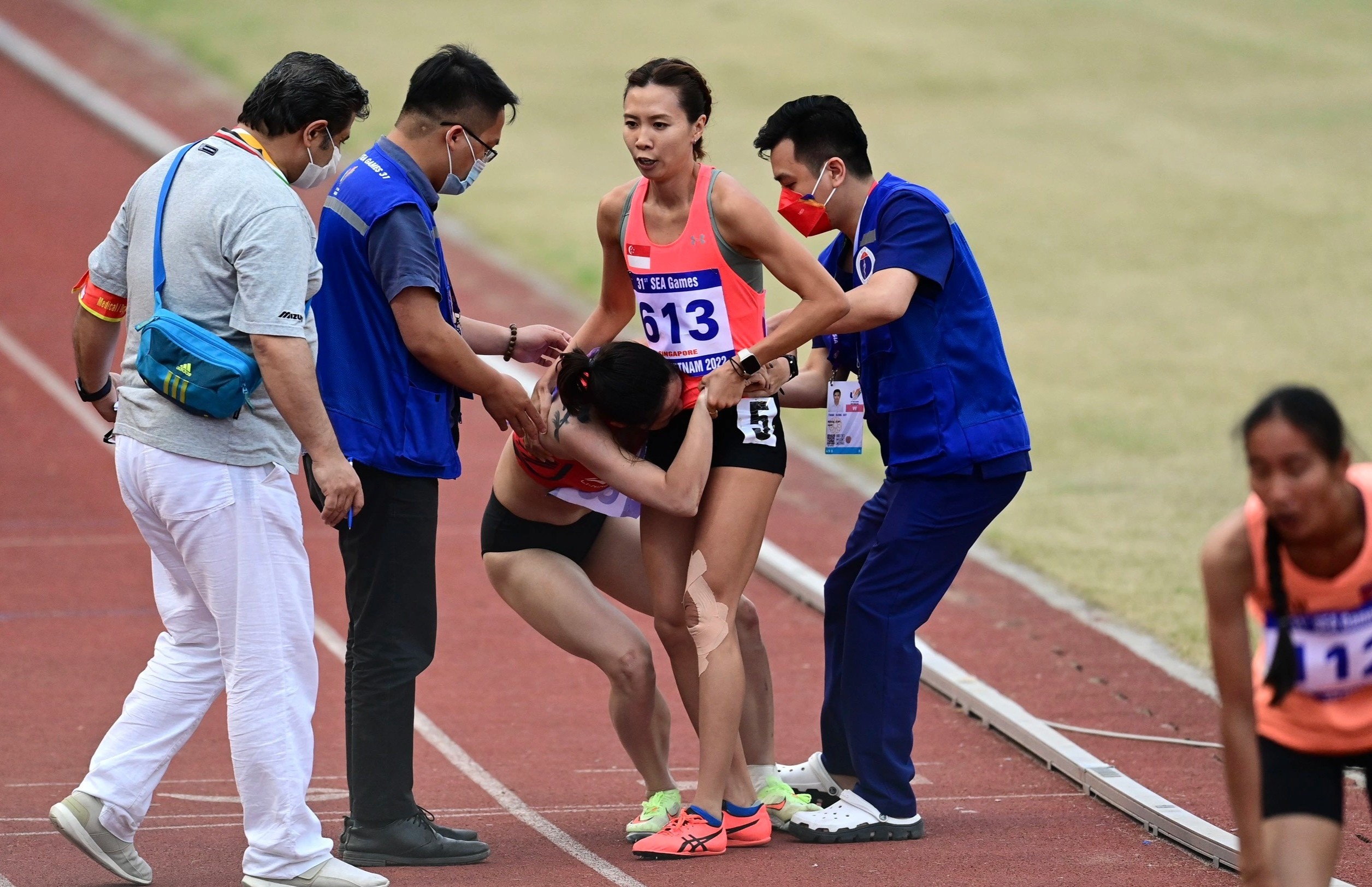 Nha vo dich SEA Games bi choi xau tren duong dua 800 m hinh anh