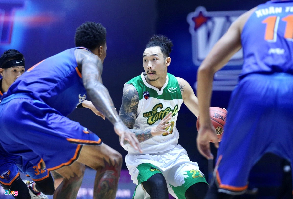 Ngoi sao tuyen Viet Nam choi that vong o tran ra quan VBA hinh anh