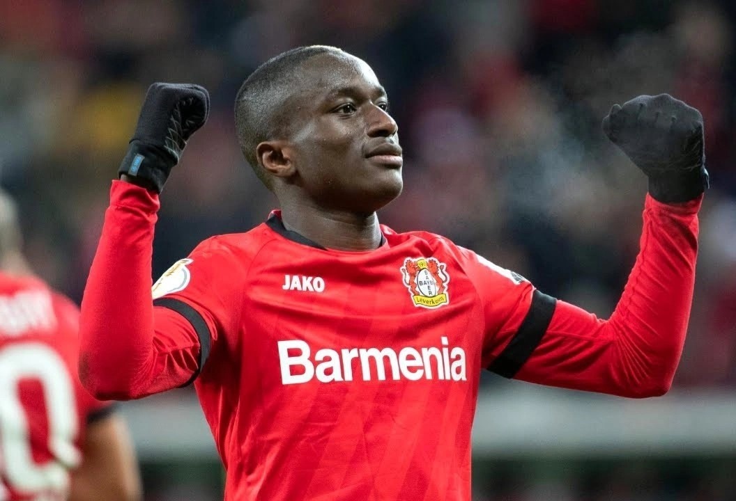 Newcastle hoi mua tuyen thu Phap voi gia ky luc CLB hinh anh