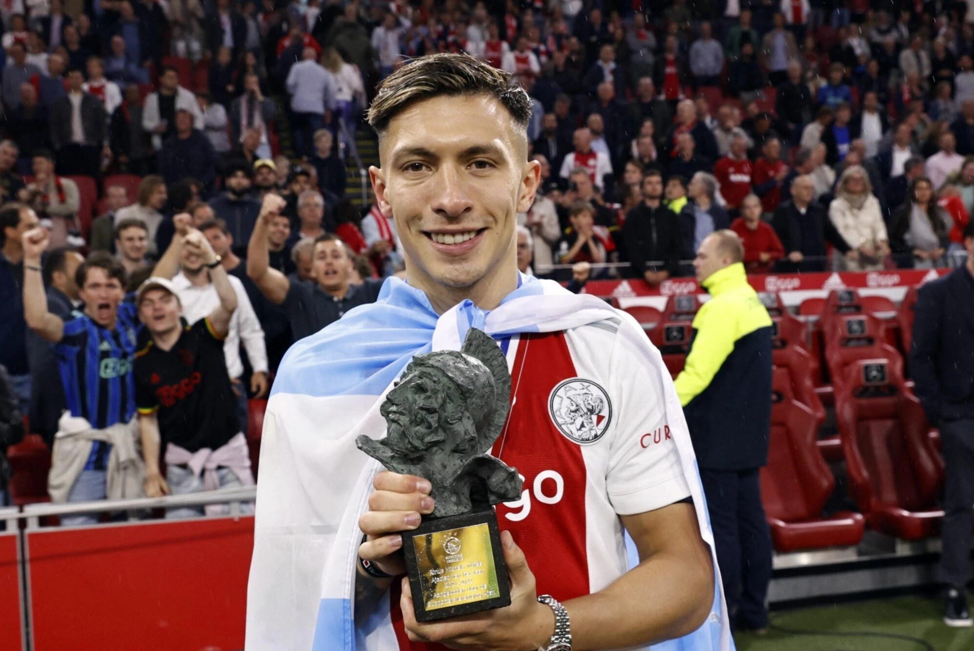 Tai nang cua hau ve duoc MU hoi mua voi gia 50 trieu euro hinh anh